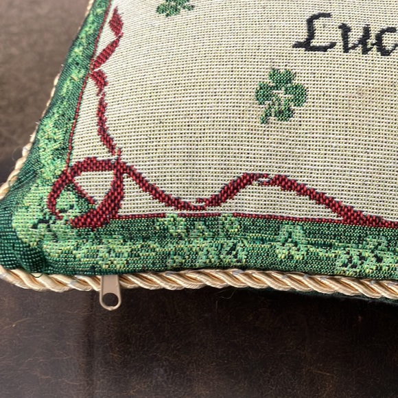 Decorative pillow - Picture 2 of 3